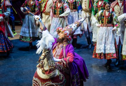 Lajkonik na scenie podczas występu