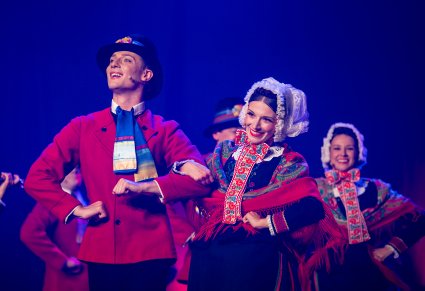 Zbliżenie na parę w kostiumach lubuskich