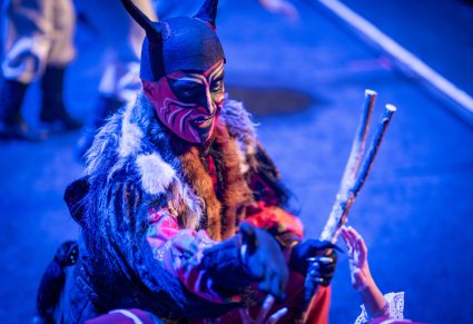 Zbliżenie na postać diabła ludowego