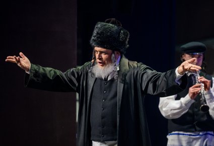 Zbliżenie na postać Żyda