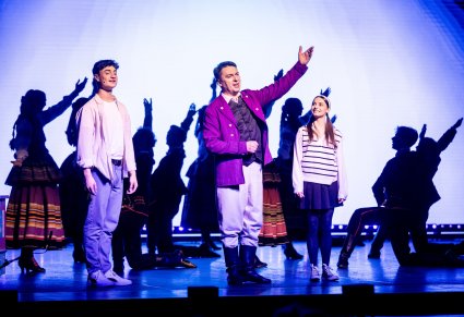 Artyści na scenie w trakcie występu