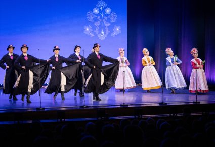 Na scenie Artyści w kostiumach bamberskich