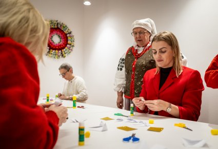 Uczestnicy warsztatów rękodzielniczych w Karolinie