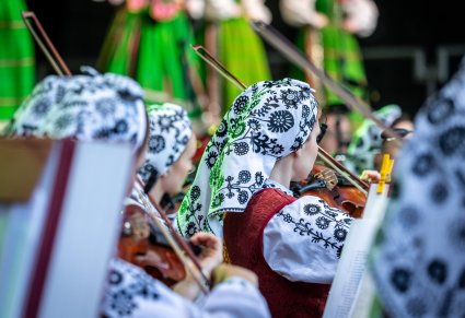 Zbliżenie na skrzypaczki