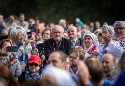 Zbliżenie na osoby z publiczności