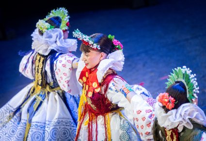 Zbliżenie na Artystki zespołu z Dubrownika w tradycyjnych kostiumach