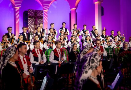 Chór i orkiestra podczas po koncercie