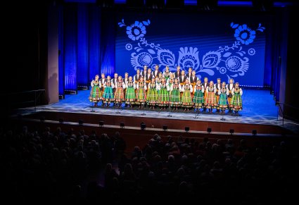 Chór i widownia podczas koncertu na Sali Widowiskowej