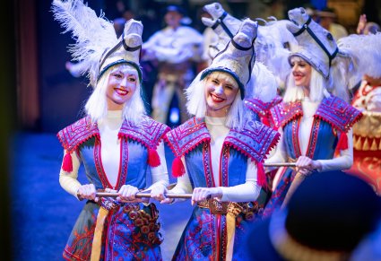 Zbliżenie na Artystki grające postacie koni