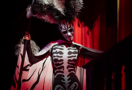 Zbliżenie na postać Śmierci