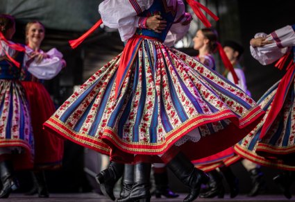 Zbliżenie na kostium spiski, a przede wszystkich dolna część czyli spódnica