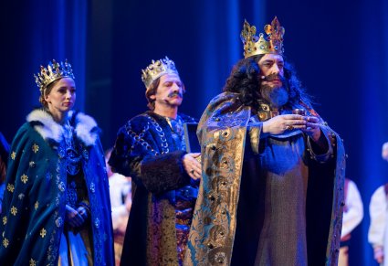 Zbliżenie na Króla Kazimierza Wielkiego, Jagiełłę i Królową Jadwigę