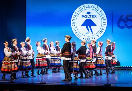 Zespół POLTEX w kostiumach lubelskich podczas wystepu