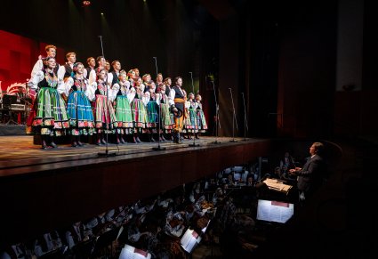 Chór i orkiestra podczas koncertu