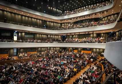 Sala Narodowego Forum Muzyki wraz z publicznością koncertu