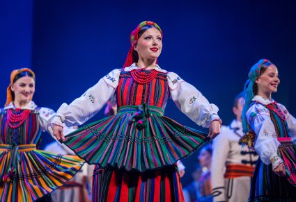 Zbliżenie na Artystki w kostiumach opoczyńskich