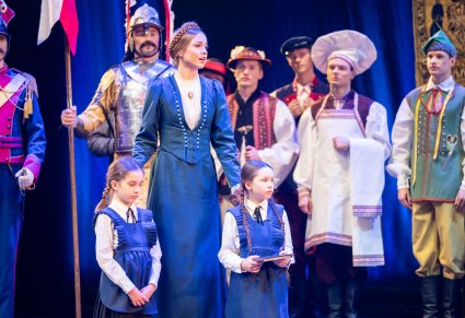 Na scenie Artyści występujący w widowisku Betlejem Polskie