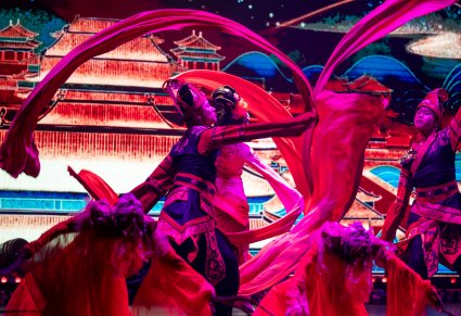 Zbliżenie na Artystów z Chińskiej Republiki Ludowej, którzy dzień wcześniej wystąpili w naszej Sali widowiskowej z koncertem „Magiczny Hubei”