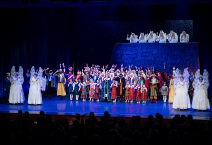 Na scenie Artyści grający w widowisku "Betlejem Polskim"