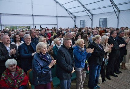 Publiczność podczas owacji na stojąco