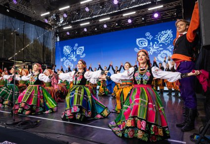 Na scenie Artyści w finałowej choreografii