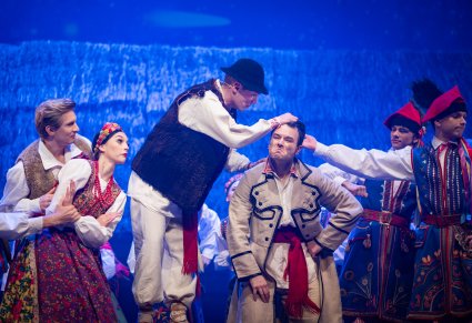 Grupa Artystów występujących w spektaklu Betlejem Polskie