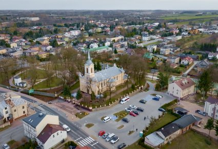 Widok z lotu ptaka na kościół w Mszczonowie
