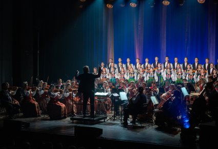 Chór i orkiestra Mazowsza podczas koncertu