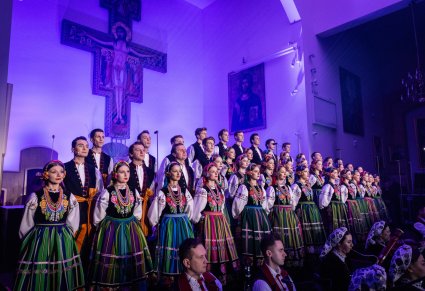 Chór podczas występu w kościele