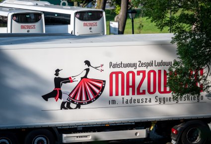 Widok na autobusy i samochody techniczne MAZOWSZE