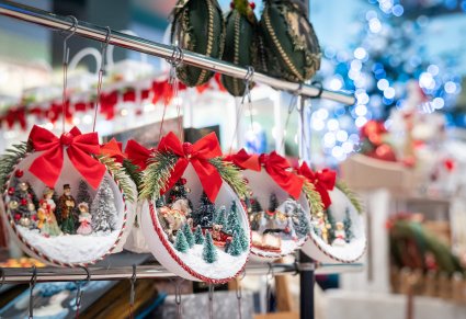 Ozdoby świąteczne na jarmarku