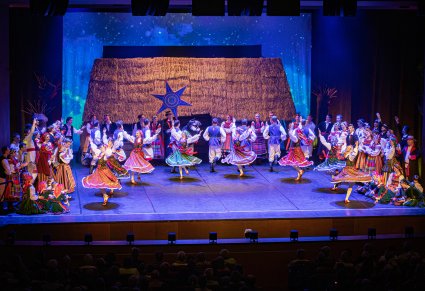 Przedstawienie świąteczne, tancerze podczas występu