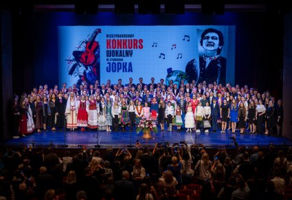 Grupowe zdjęcie wszystkich uczestników Gali Finałowej