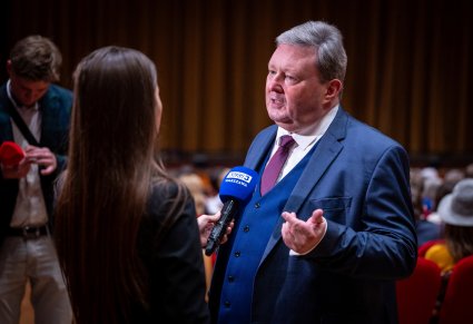 Dyrektor Jacek Boniecki udzielający wywiadu stacji TVP3 WARSZAWA