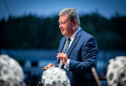 Dyrektor Jacek Boniecki w trakcie koncertu