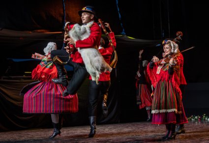 Artyści i Muzycy na scenie w kostiumach lubuskich