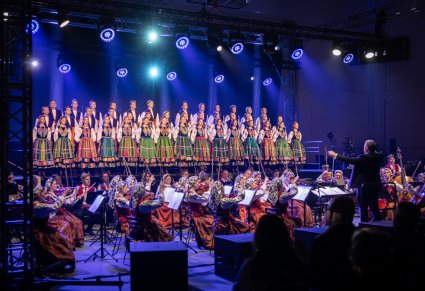 Chór i orkiestra Mazowsza podczas koncertu