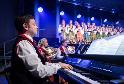 Zbliżenie na pianistę