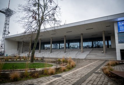 Baza sportowa MOSiR Mielec - wejście do budynku