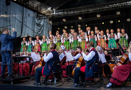 Chór i orkiestra podczas koncertu