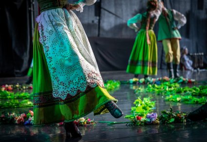 Zbliżenie na spódnicę kostiumu lubuskiego