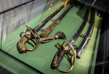 Zbliżenie na szable z 1920 roku