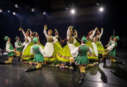 Artyści w kostiumach lubuskich podczas tańca - lubuskie winobranie