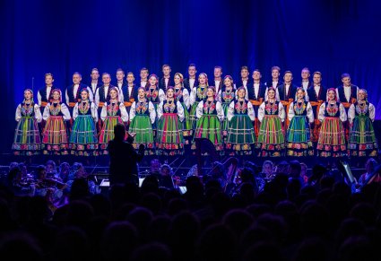 Chór i widownia podczas koncertu