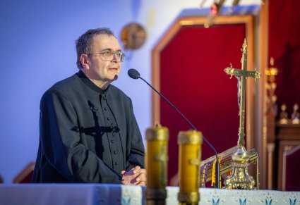 Duchowny w trakcie przemowy