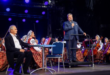 Maestro Jacek Boniecki przemawia do publiczności