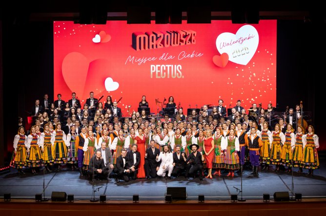  Zespół „Mazowsze” i Zespół „Pectus” na scenie