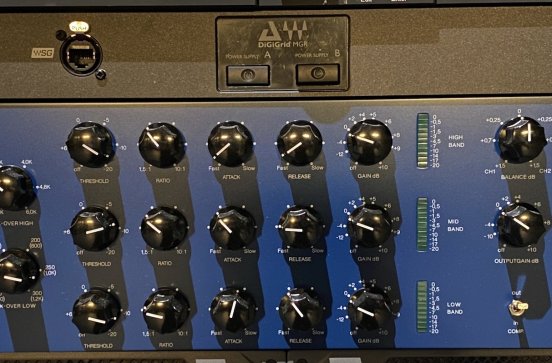 Dokumentacja fotograficzna sprzętu do multimedialnego studia nagraniowego